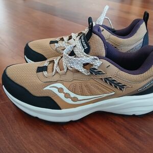 Saucony  Excursion TR17 Women's Tan and Black Sneakers